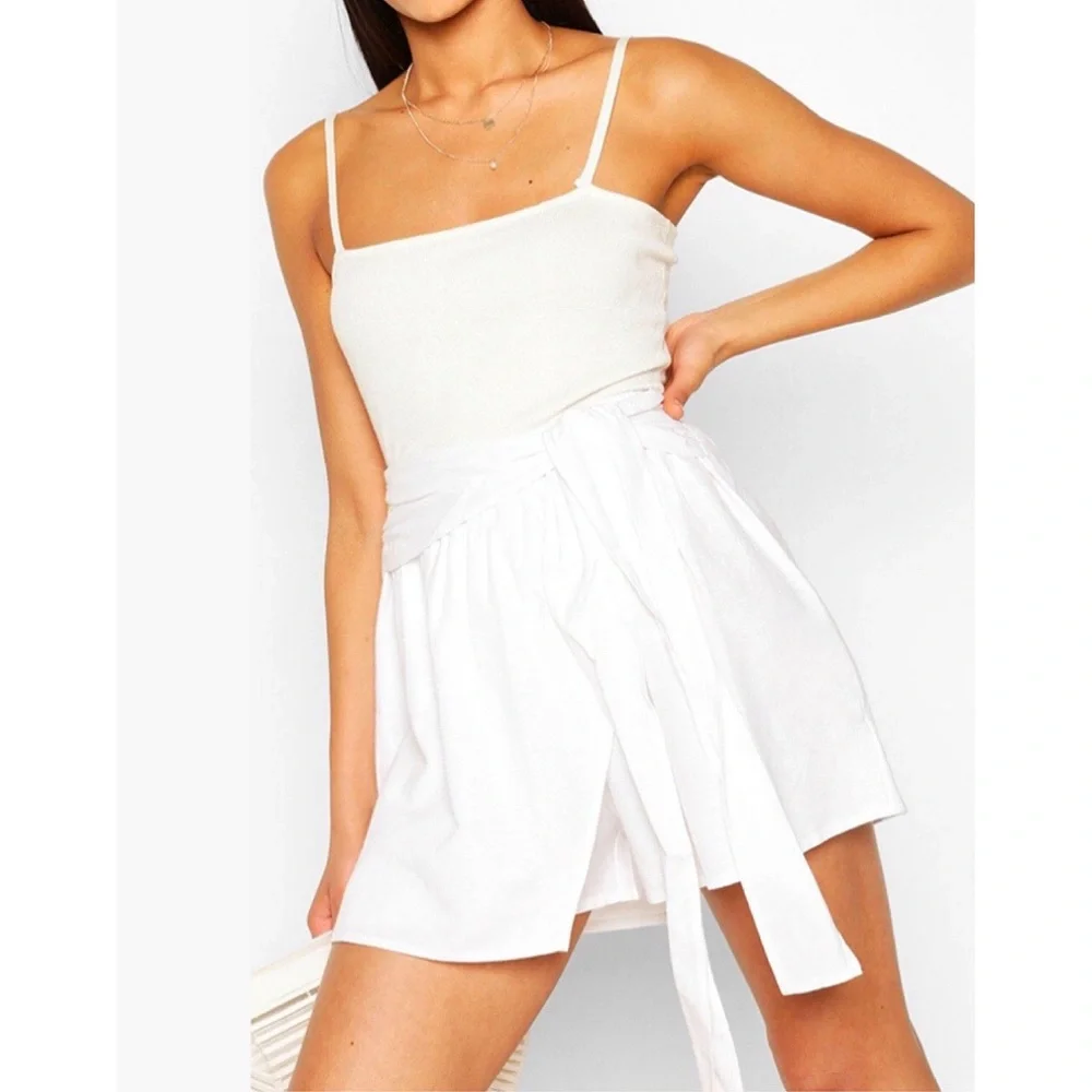 🆕 WHITE HIGH WAIST LINEN TIE FOLD SHORTS!